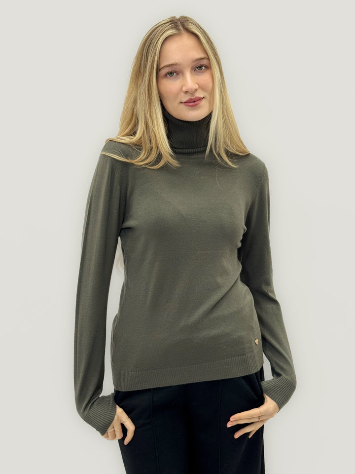 Gabriëlle™  |  Basic Long Sleeve Neck