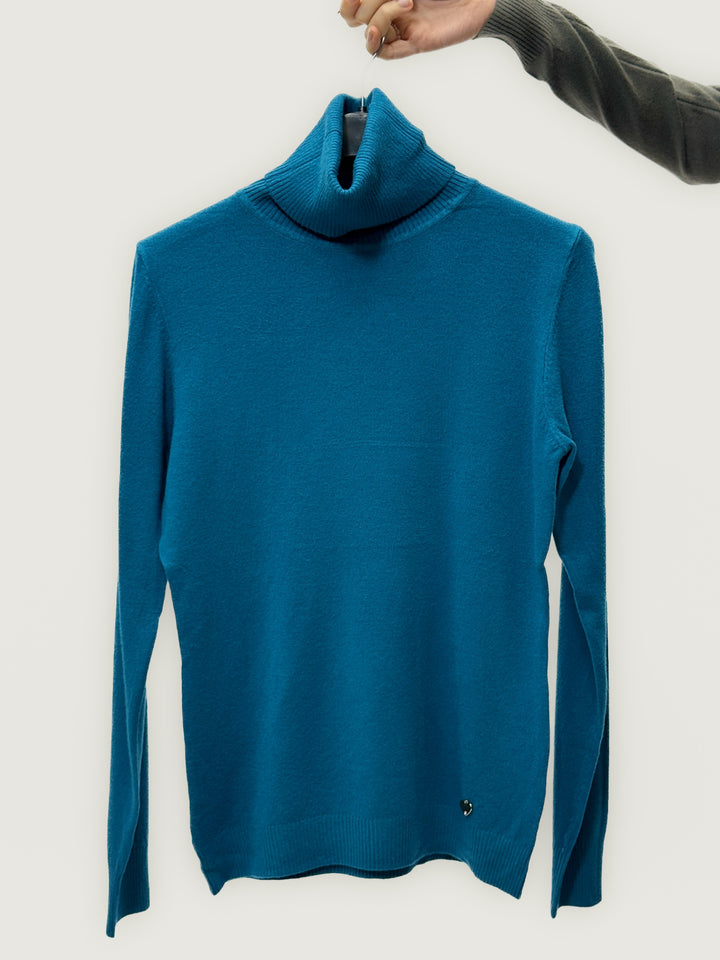 Gabriëlle™  |  Basic Long Sleeve Neck