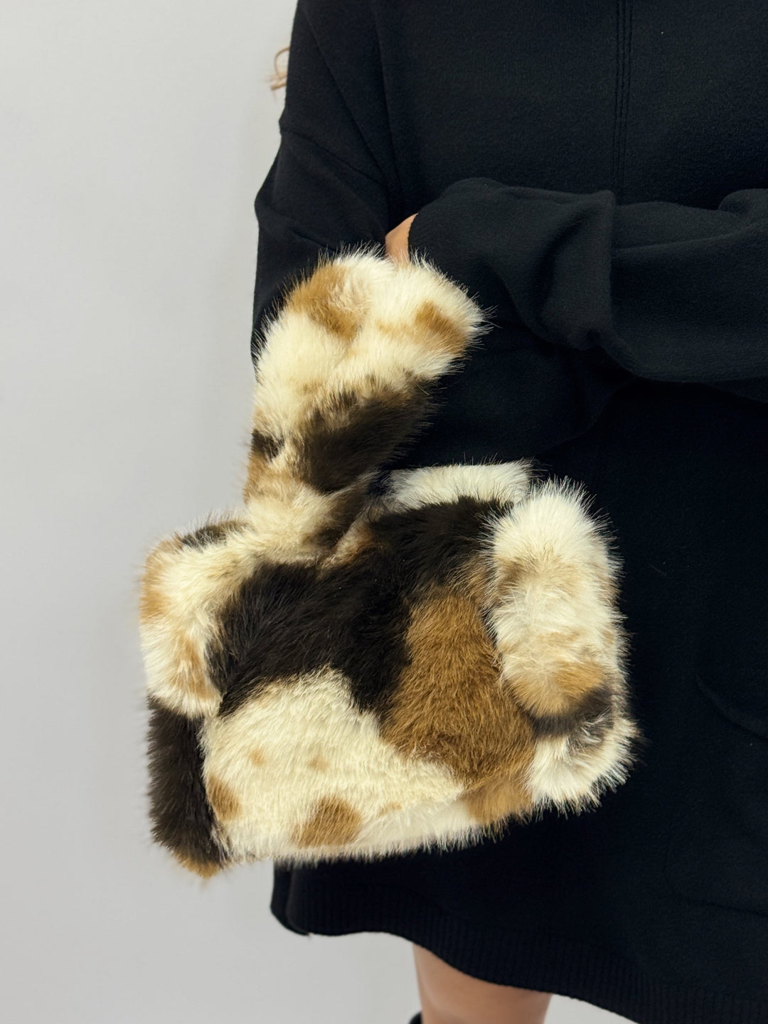 Talita™  |  Faux Fur Leopard Handle