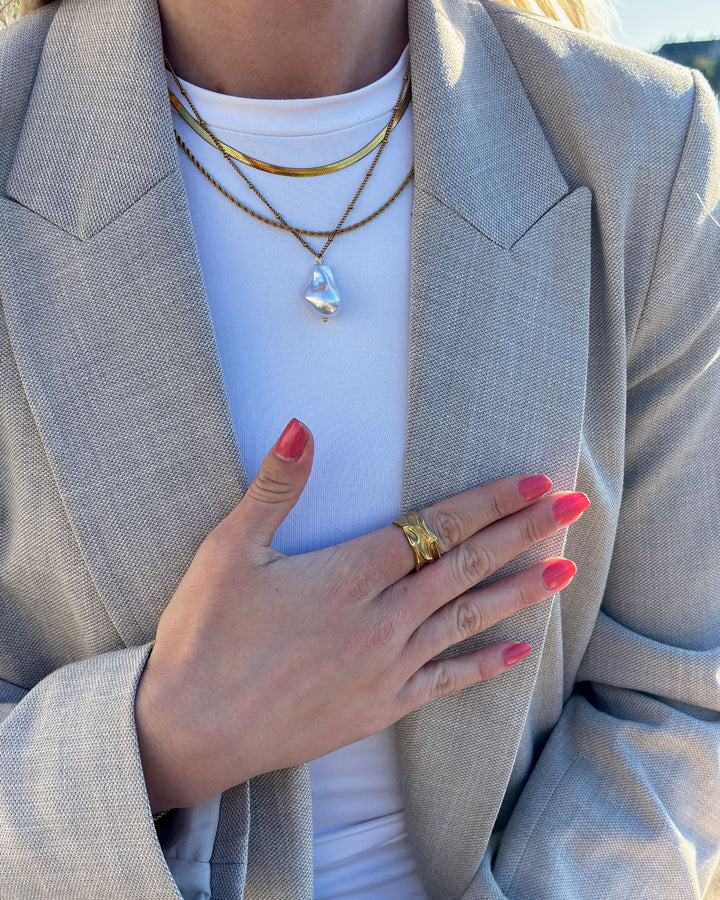 Jaylinette™  |  Big Ring 18k Gold