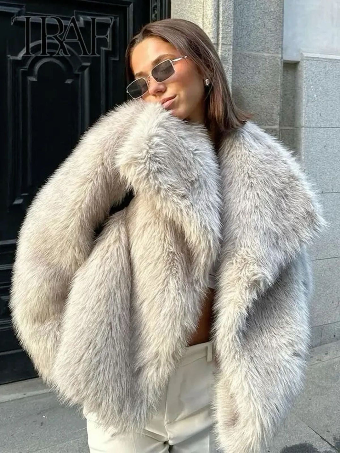 Véronique - Chic Short Fur Coat