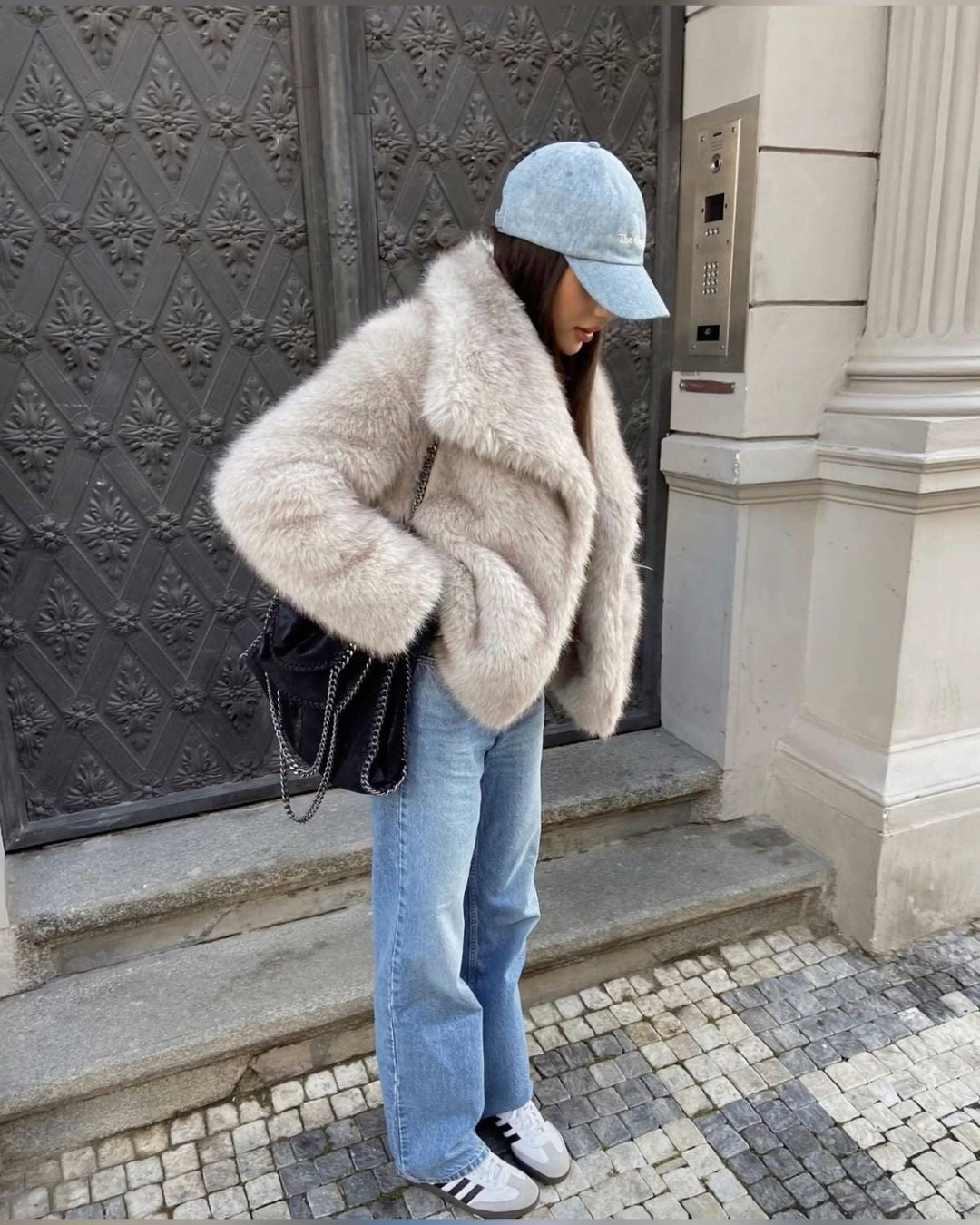 Véronique - Chic Short Fur Coat