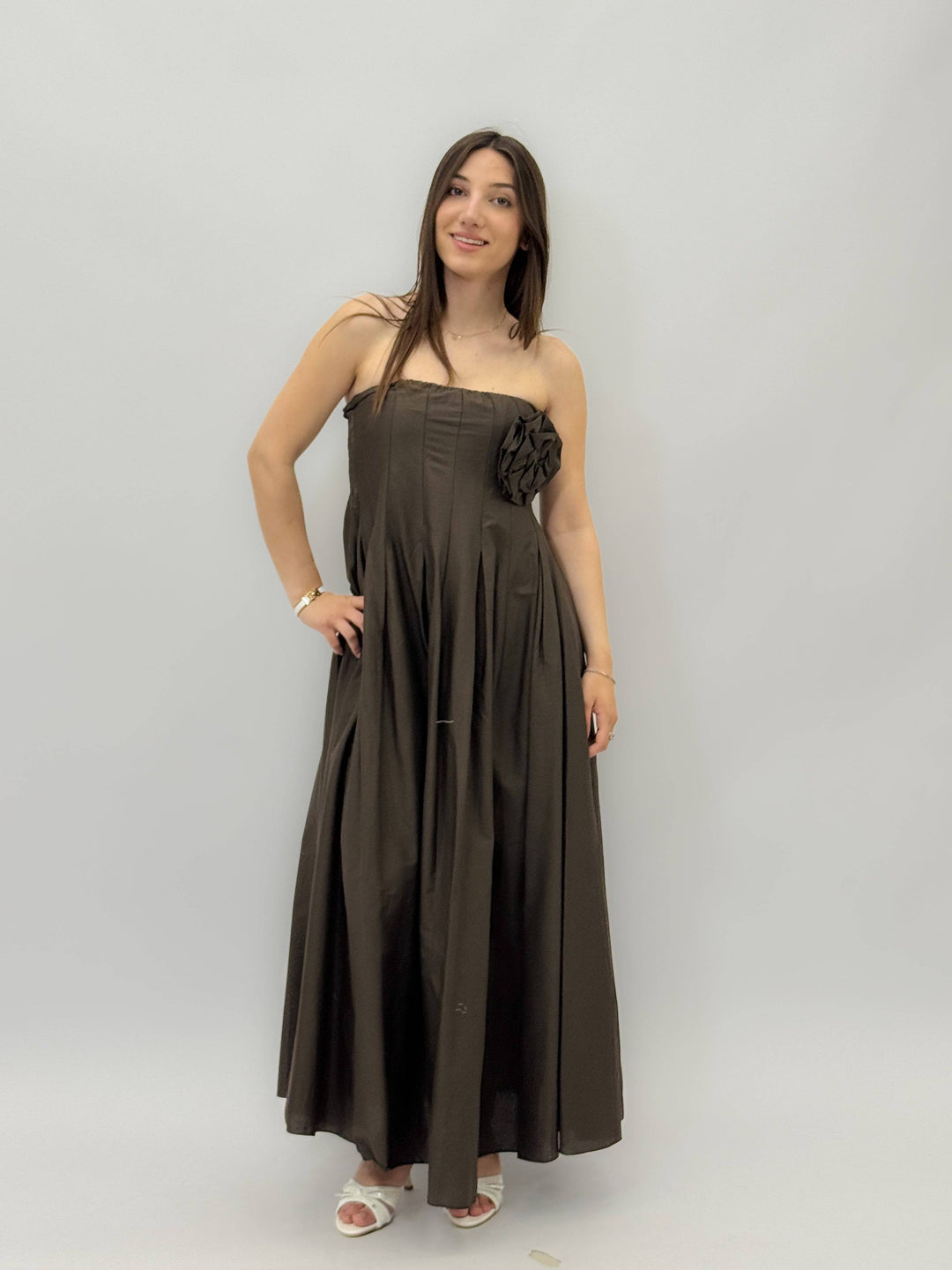 Flora™ flowing dress by Emma & Rose Cape Town, lightweight abiti with floral print and elegant, breezy fit on a model.