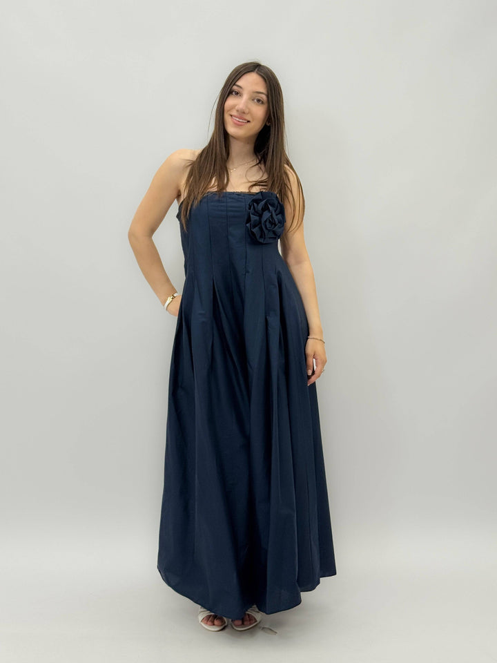 Flora™ flowing dress by Emma & Rose Cape Town, lightweight abiti with floral patterns and elegant drape, displayed on a mannequin.