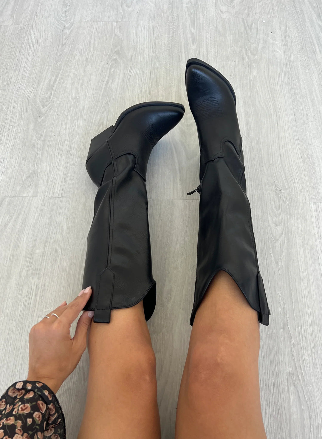 Adele™  |  Wide-heeled Cowboy Boots