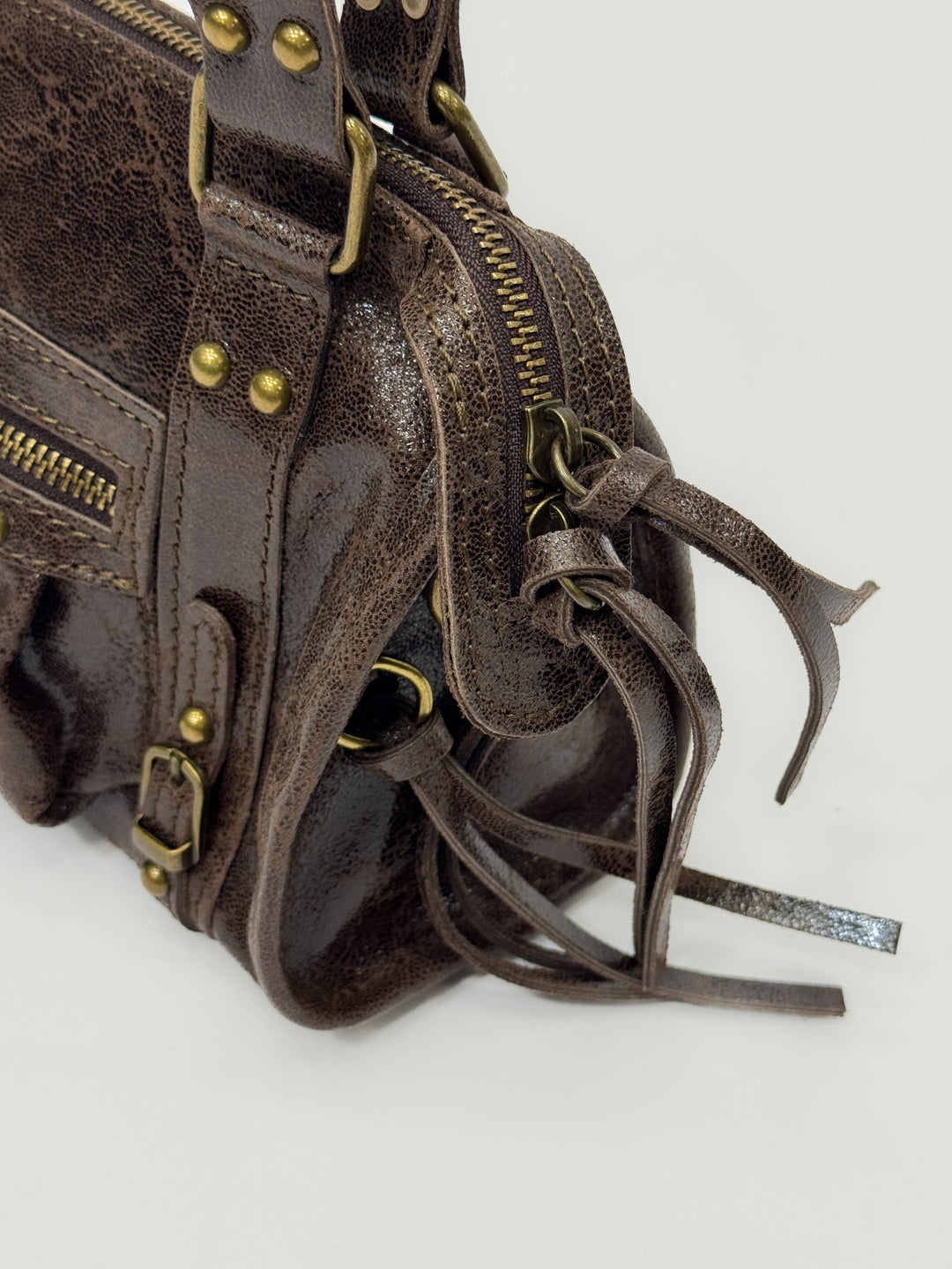 Daniëlle™ Emma & Rose Cape Town genuine leather borsa with sleek design and structured shape, showcasing high-quality Italian leather craftsmanship.