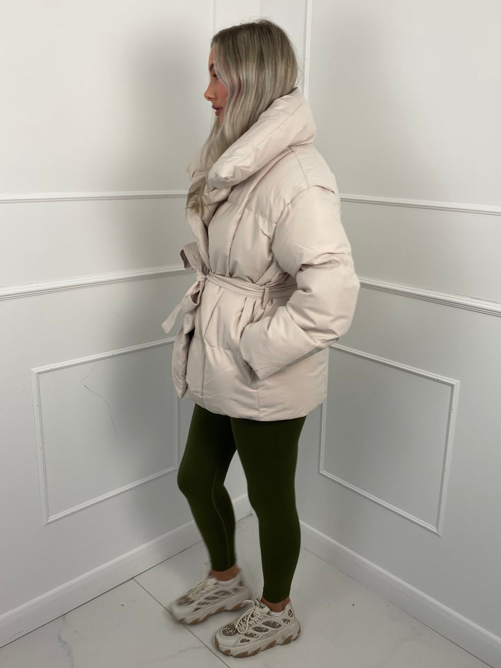 Erea Stylish Oversized Puffer Jacket - Elena Harper