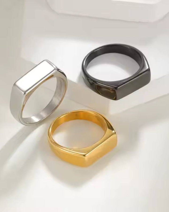 Emma & Rose Manhattan Matteo luminous ring with a sleek design, featuring a glowing band and contemporary style.