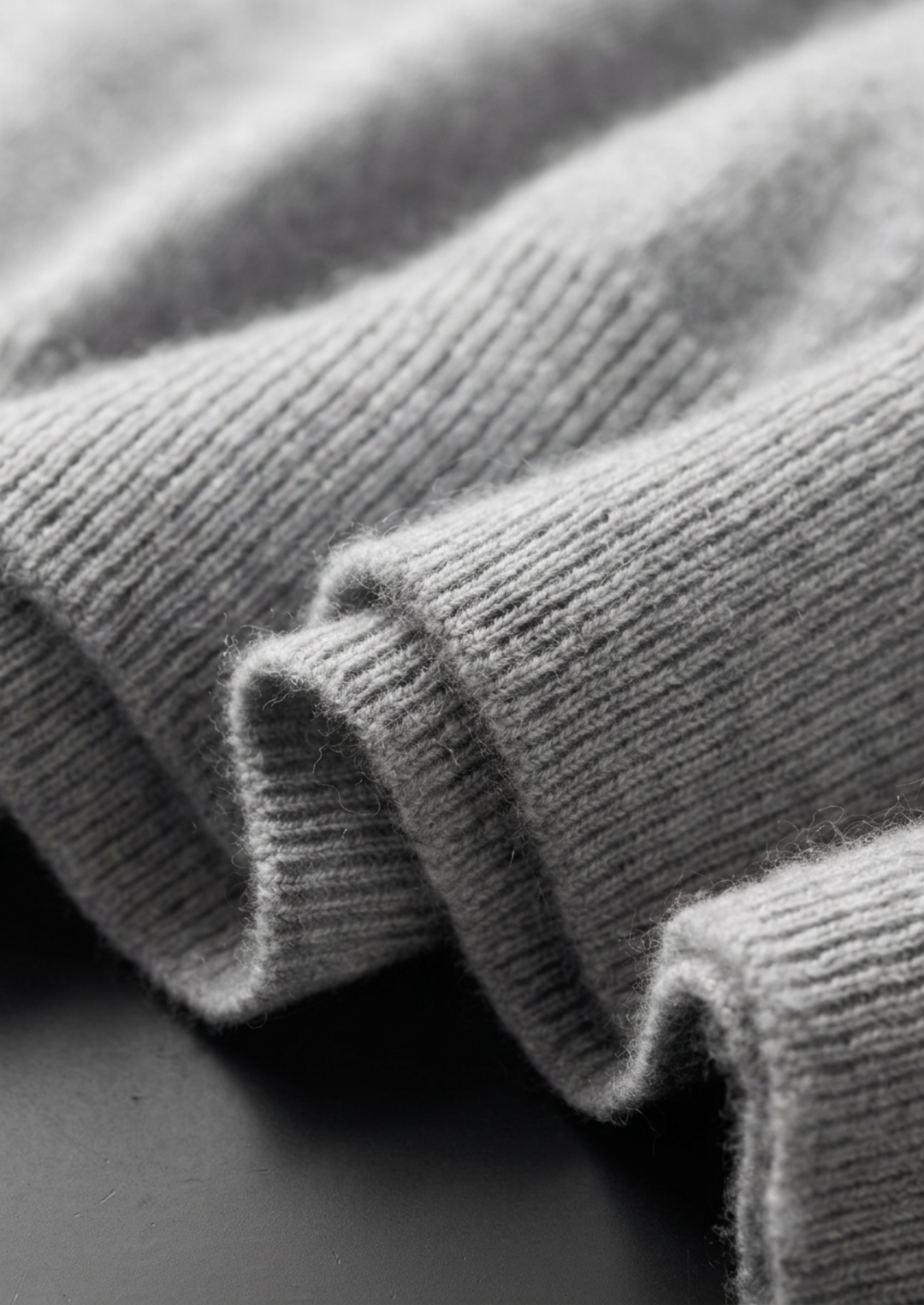 100% CASHMERE CLASSIC CREWNECK T-SHIRT