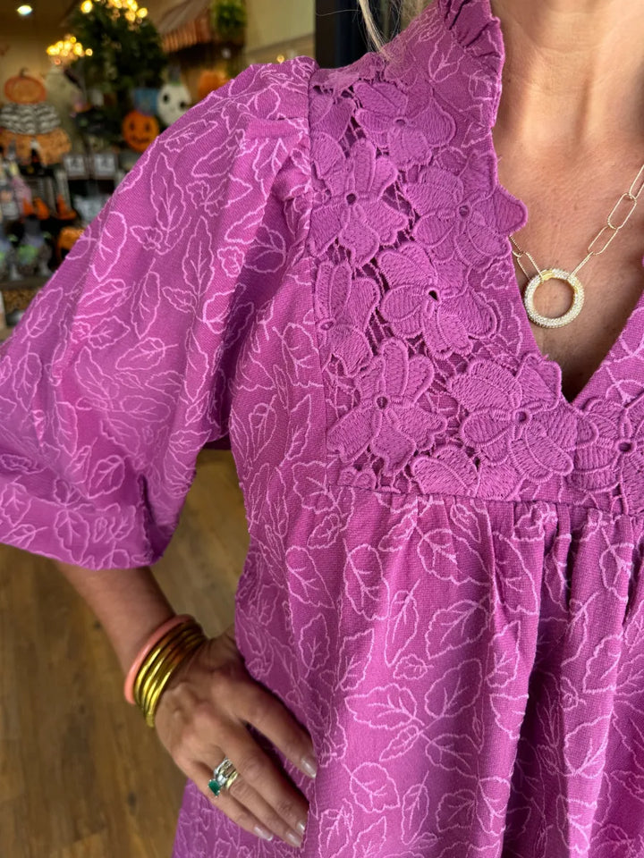 Short Women's Jacquard Dress with V-Neck and Puff Sleeves for Chic Elegant Style