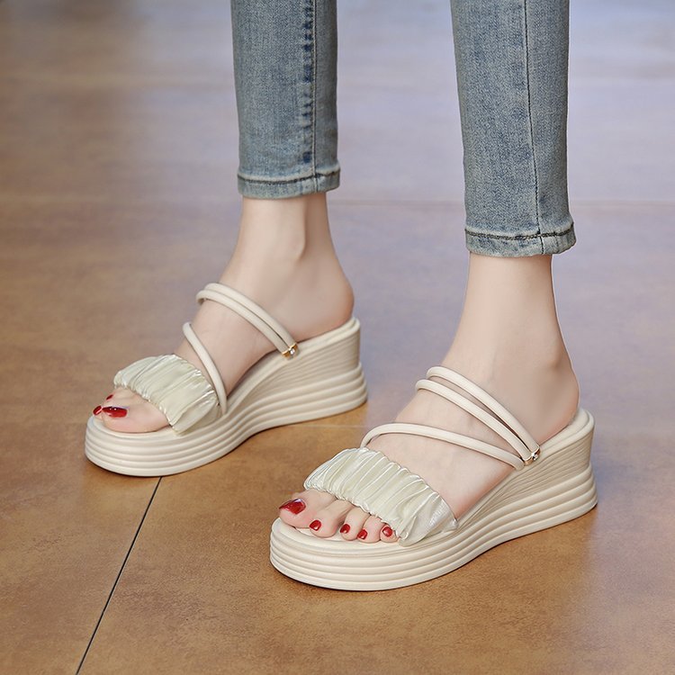 Women's Comfortable Wedge Sandals with Fashionable Ruffle Detail EB