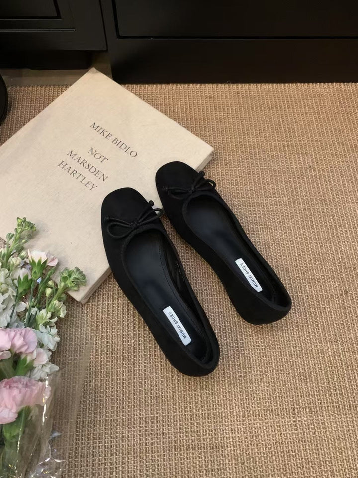 Women's Ballerinas with Delicate Bow Detail