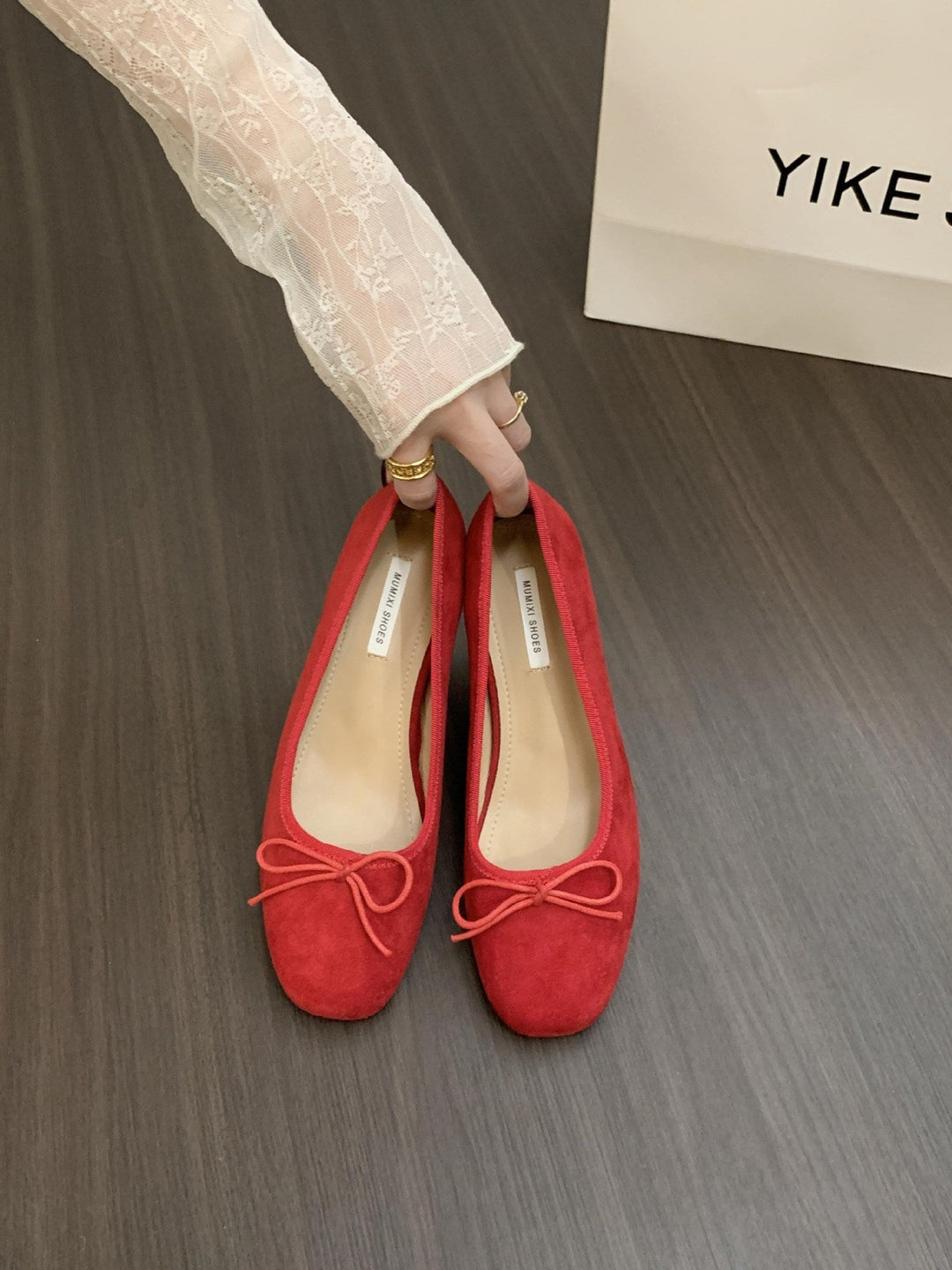 Women's Ballerinas with Delicate Bow Detail