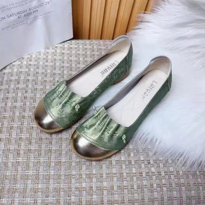 Women's Ballerinas with Fashionable Pleat Design and Shiny Toe Cap EB