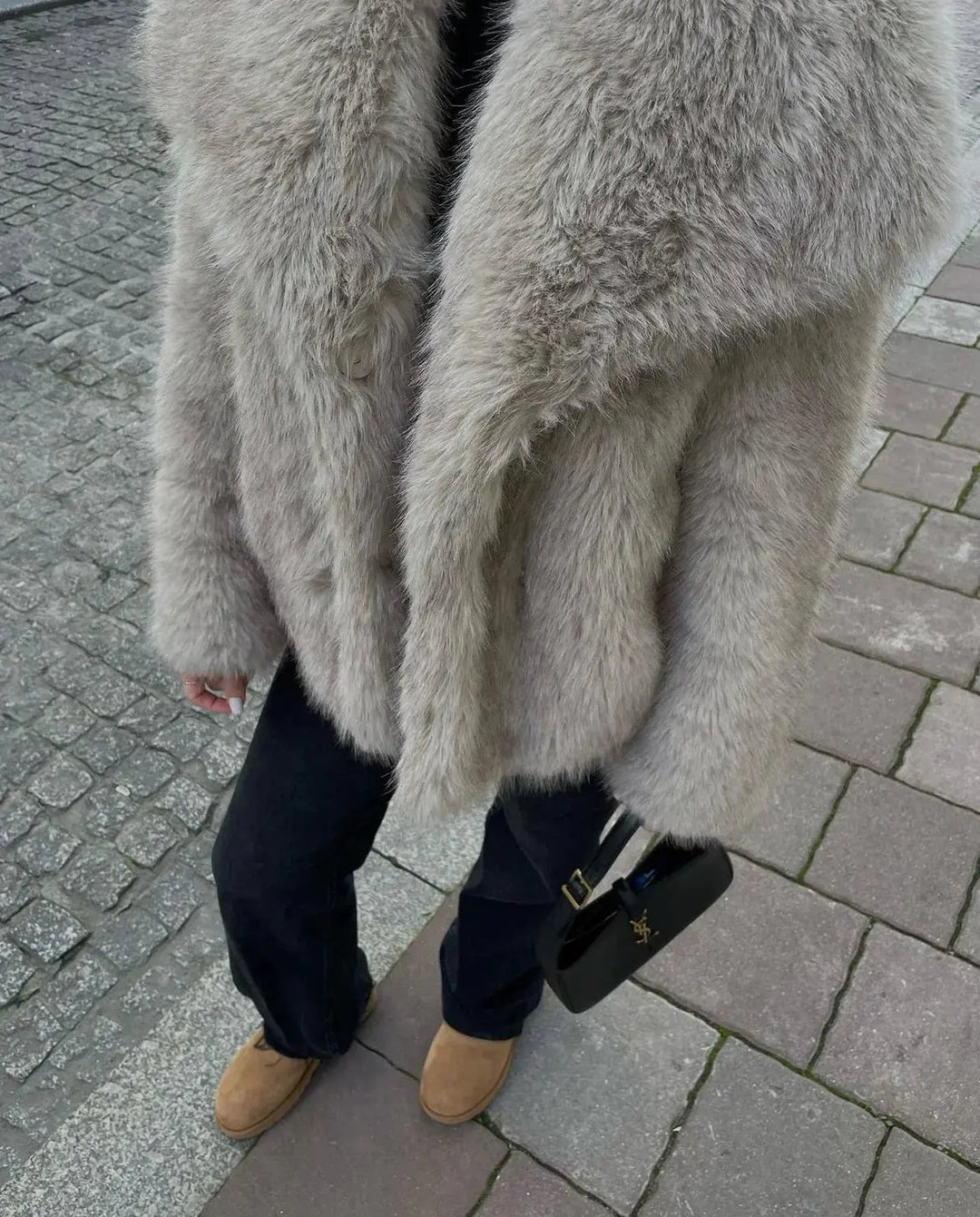 Véronique - Chic Short Fur Coat