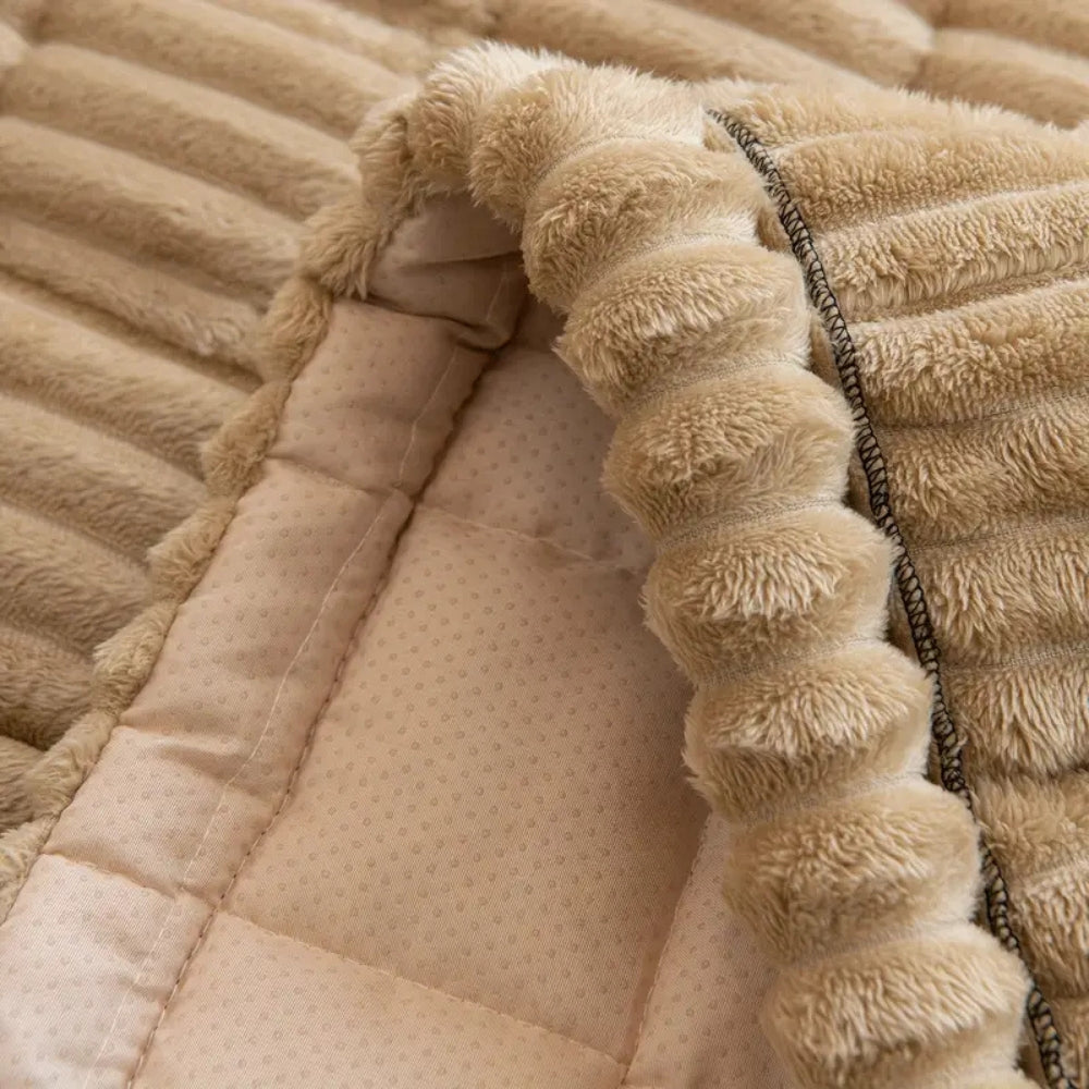 Plush Sofa Protector Mat - Non-Slip Fleece Comfort & Style