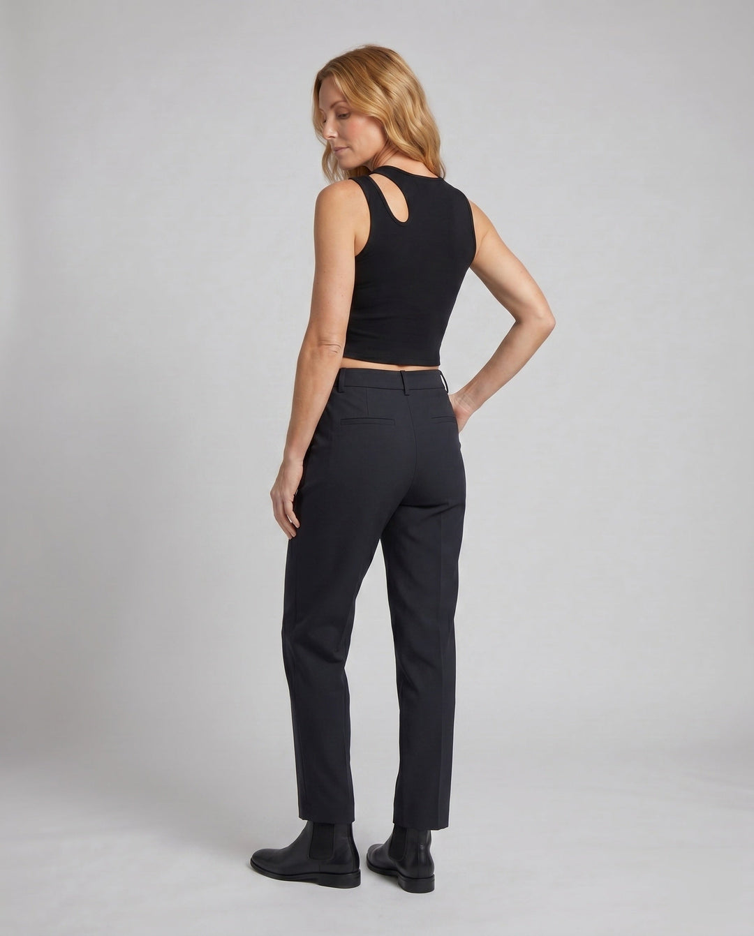 Damen cropped Top mit experimentellem Schnitt