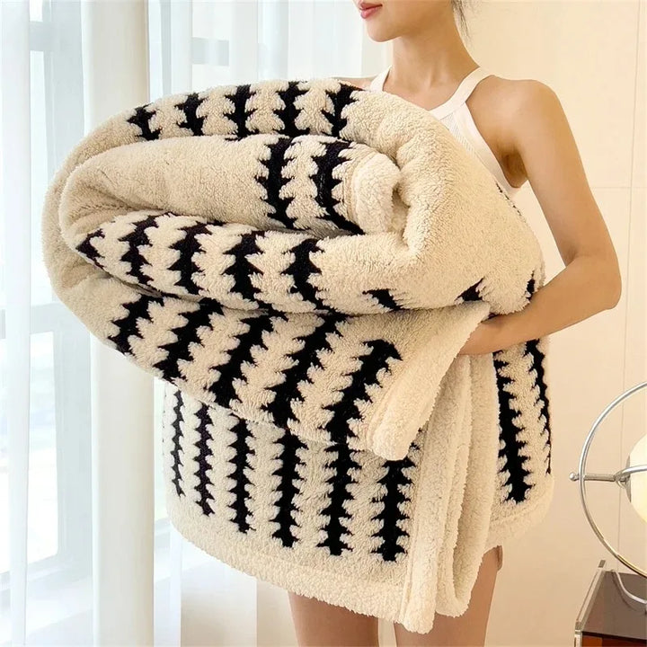 Reversible Geometric Throw Blanket – Soft, Warm & Stylish Home Accent