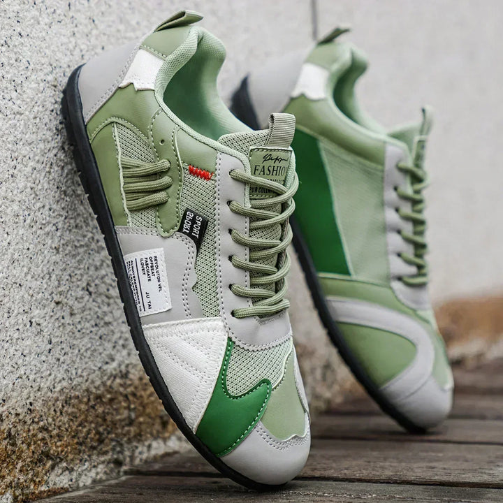 Retro lace-up men's sneakers with contrasting details