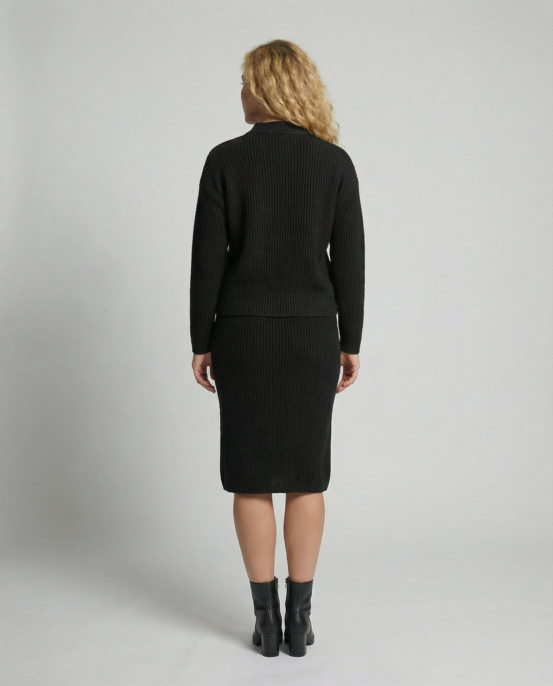 2-Piece Women's Set of Sweater and Skirt | EB