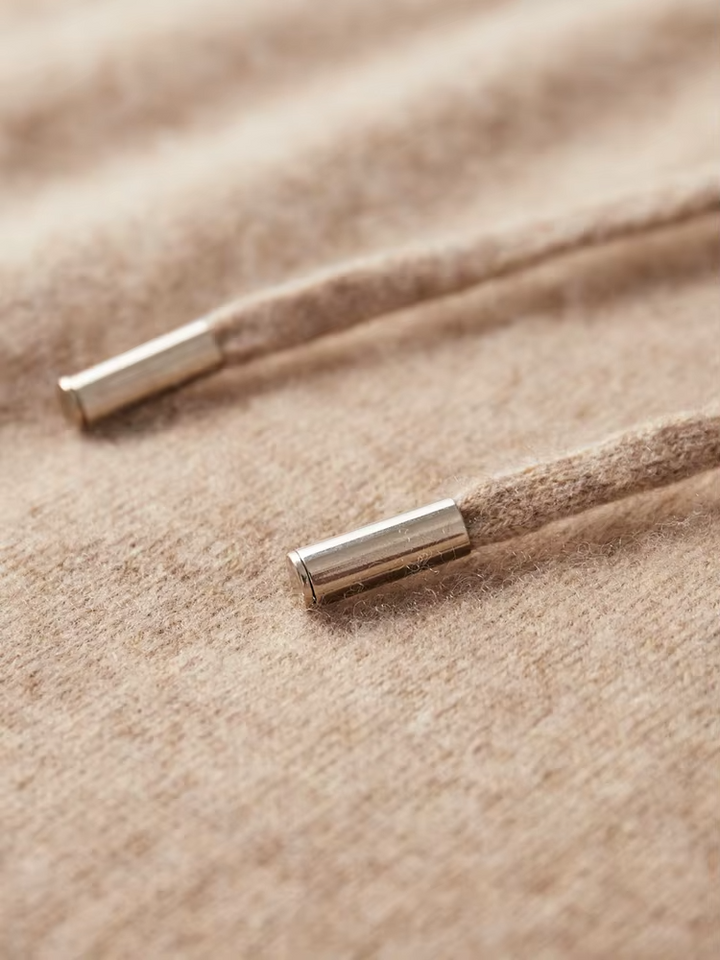 100% CASHMERE HOODED SWEATER.