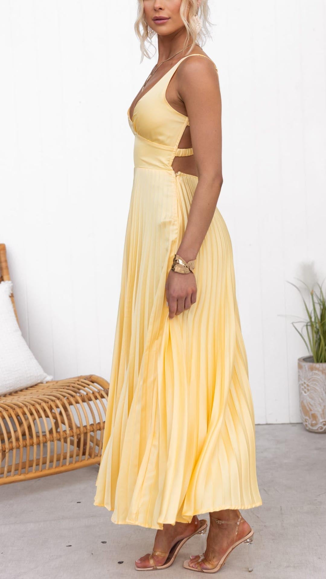 Aby Yellow Maxi Dress with Pleats and V-Neck - Elena Harper