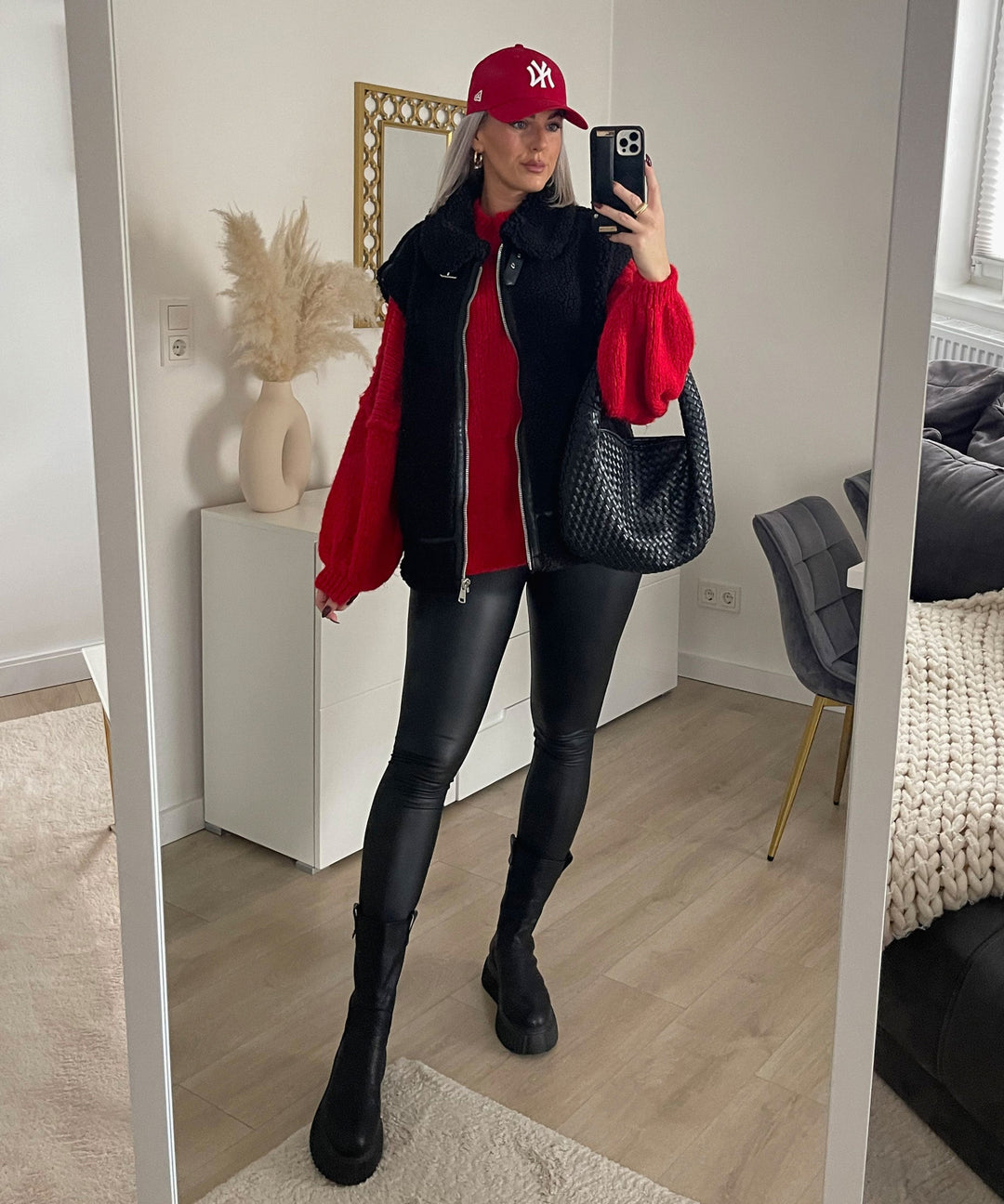 Teddywest Snow Black, view 5 - Elena Harper