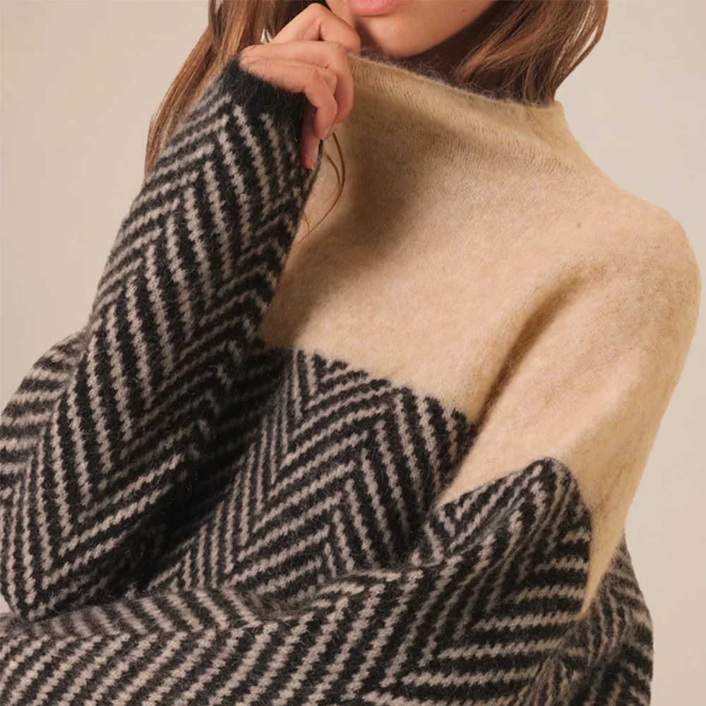 Women's Soft Turtleneck Sweater for Elegant Comfort