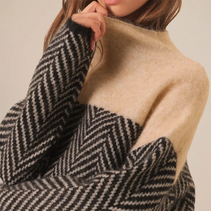 Women's Soft Turtleneck Sweater for Elegant Comfort
