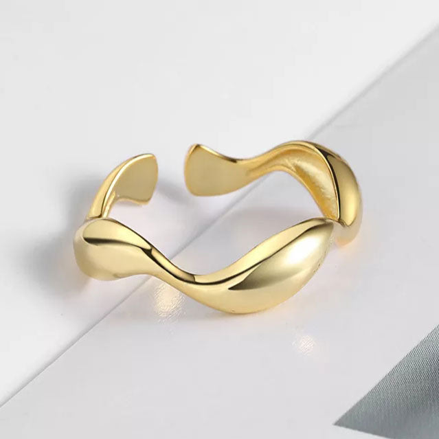 Carisseya™  |  Wave Ring 18k Gold