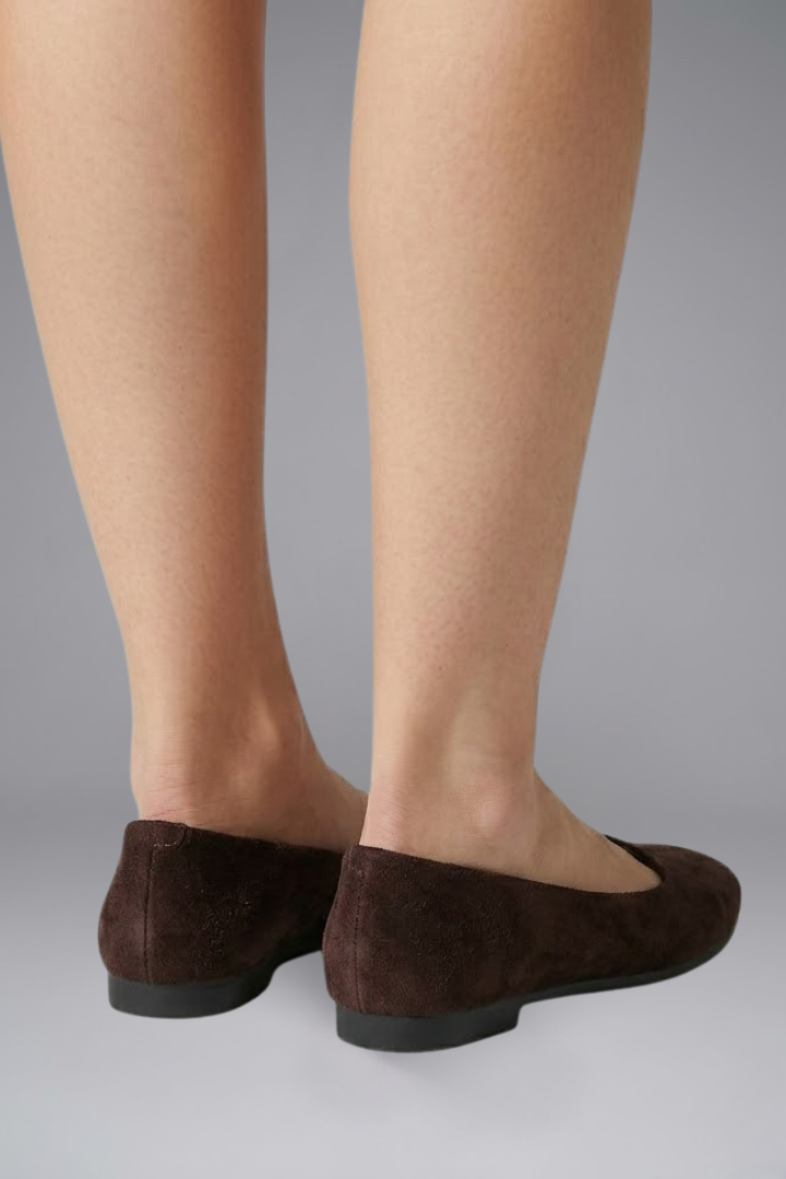 Women's Leather Flat Shoes with Slip-On Design for Everyday Wear