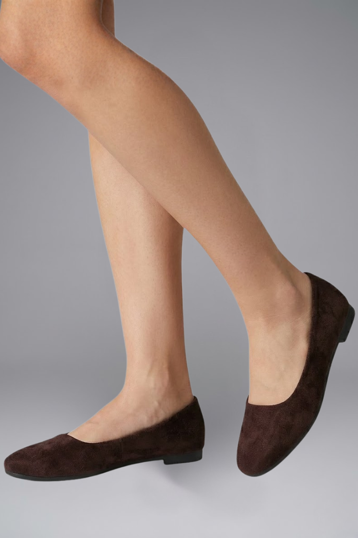 Women's Leather Flat Shoes with Slip-On Design for Everyday Wear