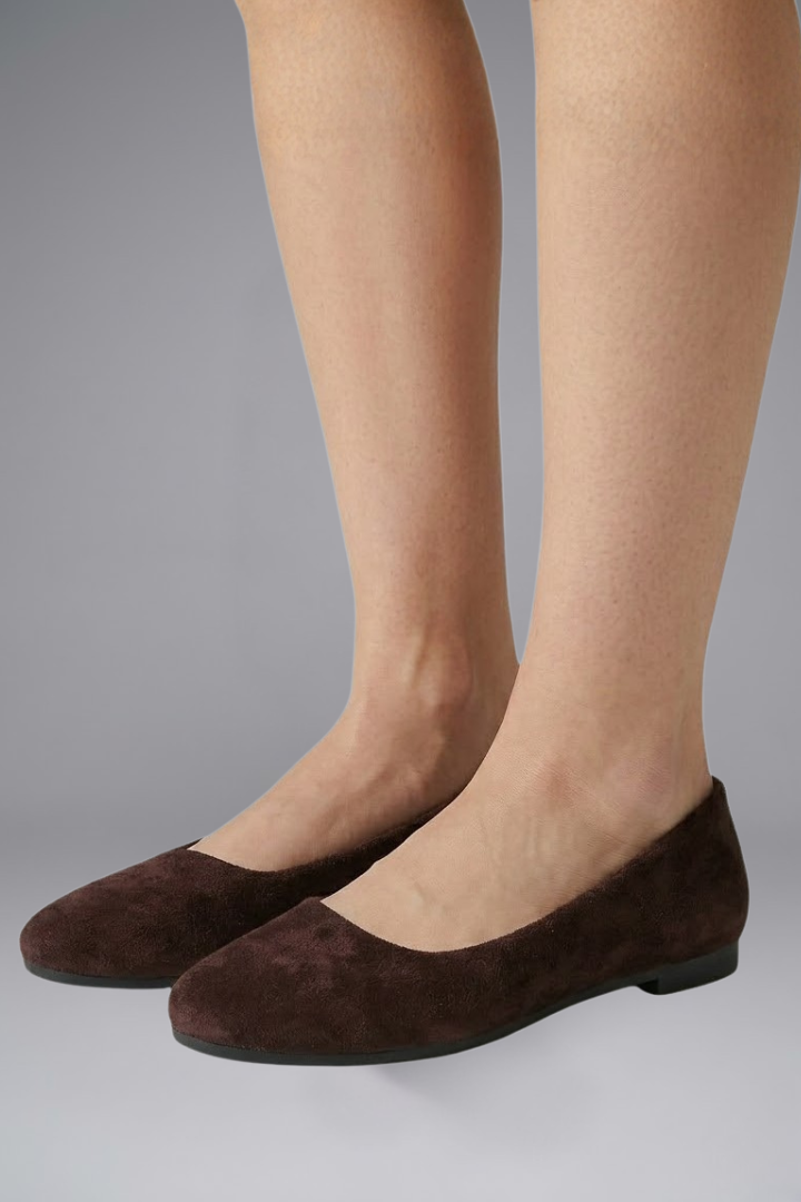 Women's Leather Flat Shoes with Slip-On Design for Everyday Wear