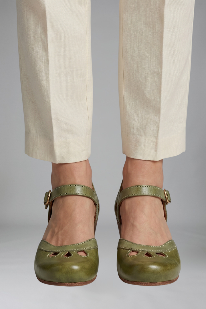 Women's Orthopaedic Sandals with Buckle Closure for Everyday Wear