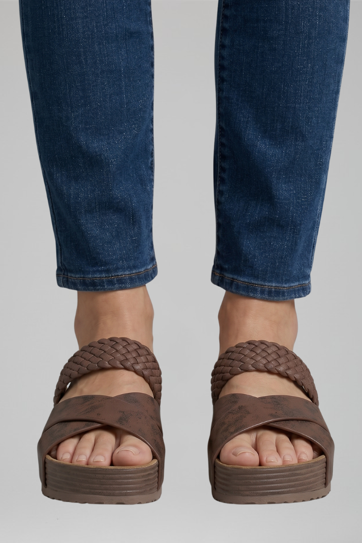 Women's Orthopaedic Sandals with Crisscross Straps for Summer