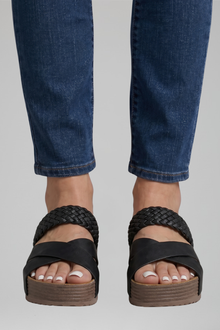 Women's Orthopaedic Sandals with Crisscross Straps for Summer