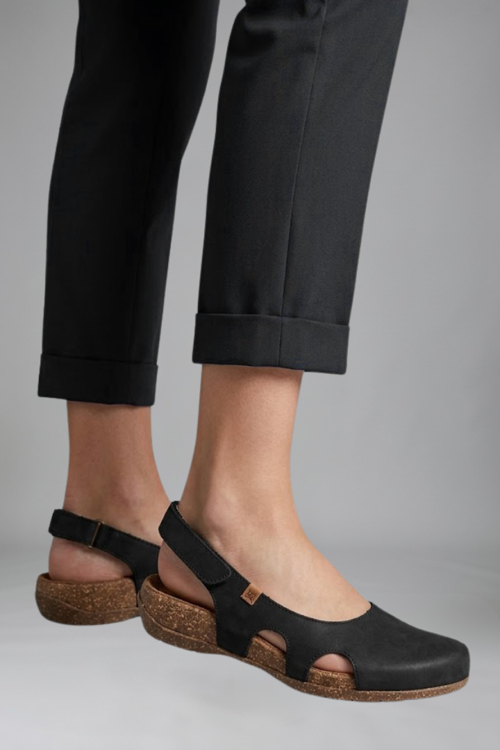 Women's Orthopaedic Sandals with Hook Closure for Everyday Wear
