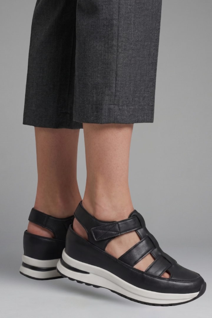 Women's Orthopaedic Sandals with Textured Sole for Everyday Wear