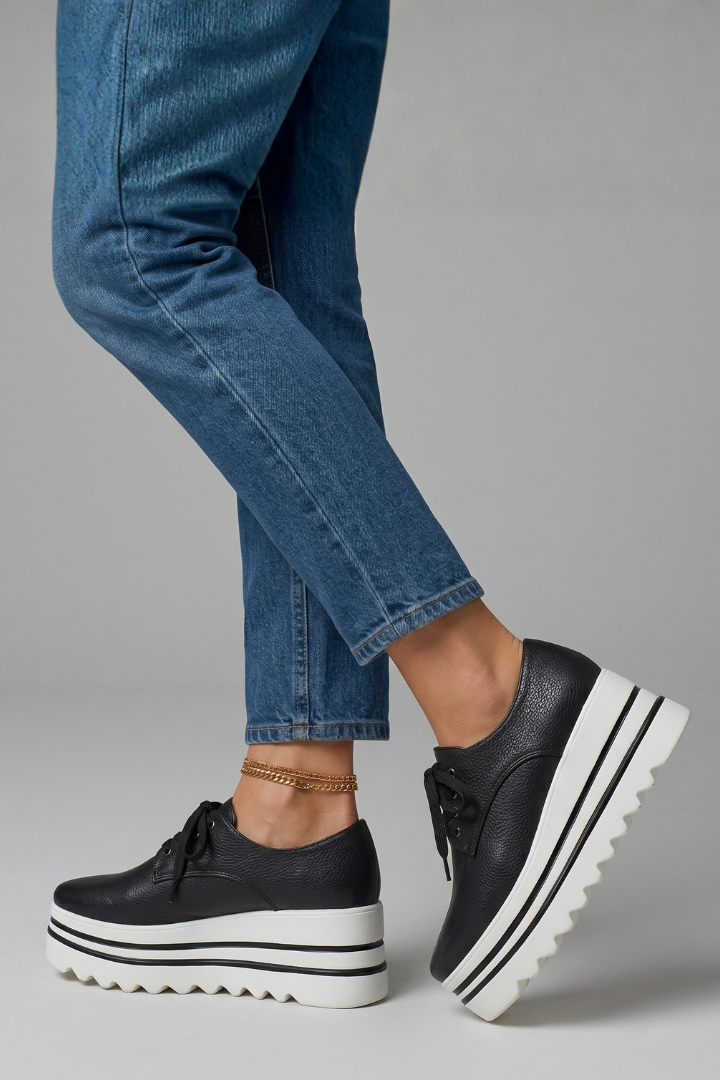 Women's Oxford Shoes with Lace Up Closure for Casual Wear