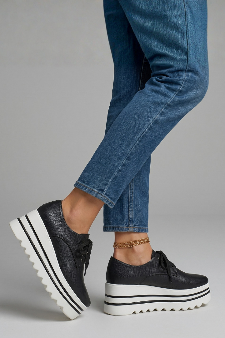 Women's Oxford Shoes with Lace Up Closure for Casual Wear