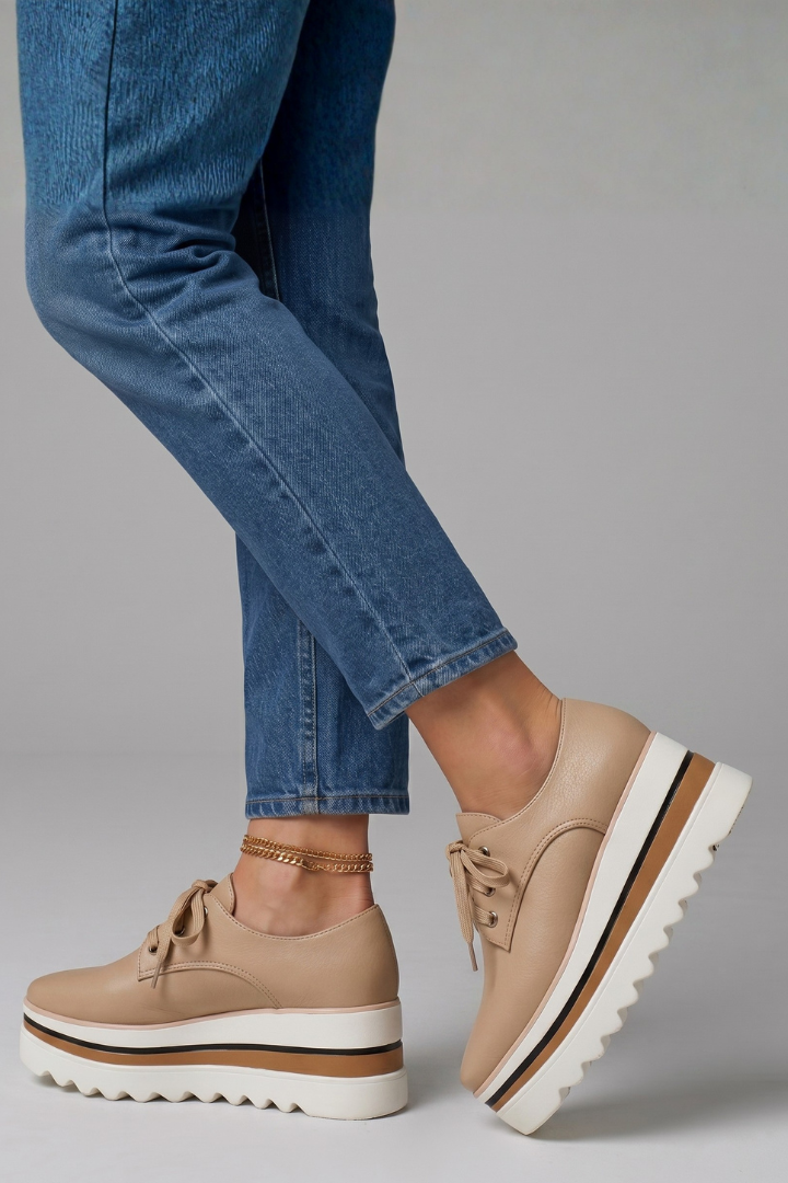 Women's Oxford Shoes with Lace Up Closure for Casual Wear