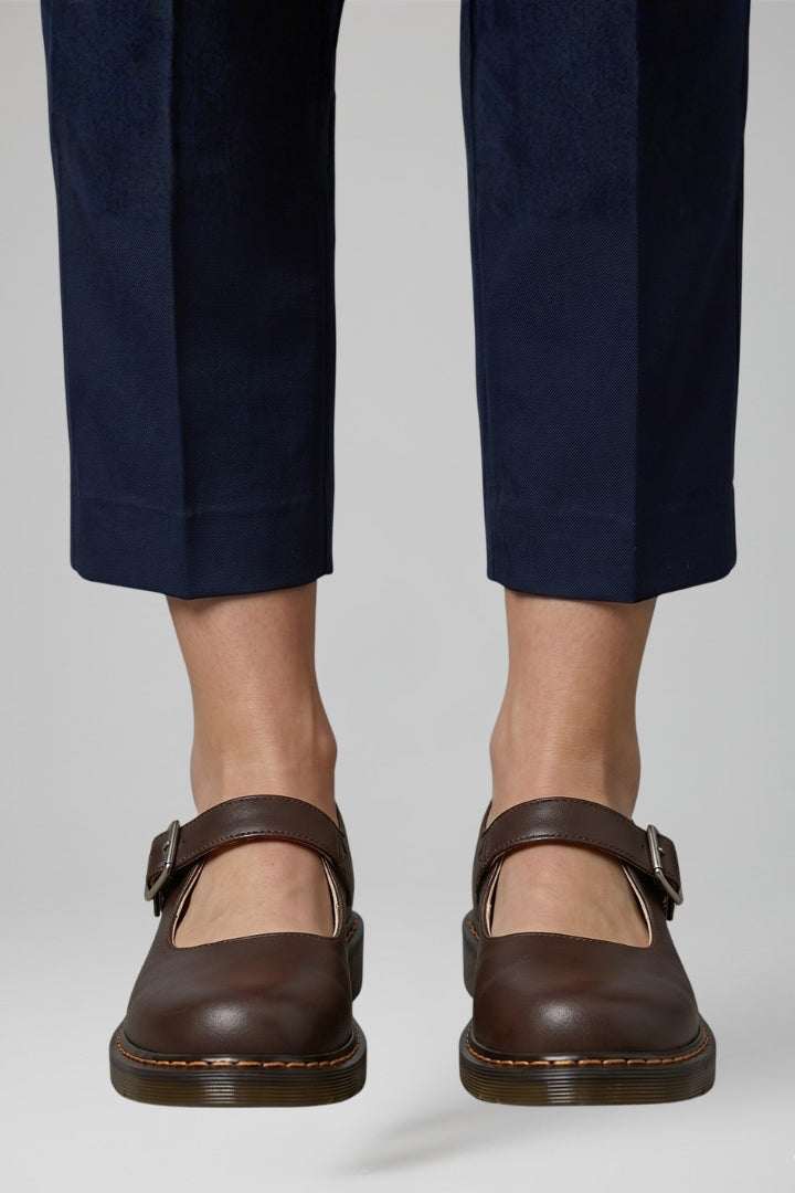 Women's Sandals with Strap Fastening and Cushioned Sole