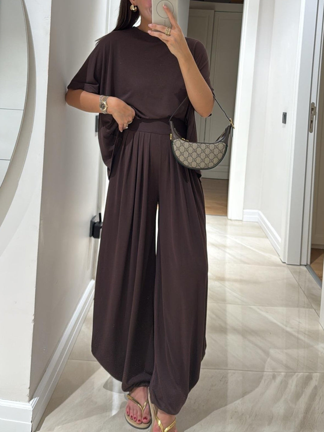 Light Gray Two-Piece Women's Set – Casual Top and Comfortable Wide Pants