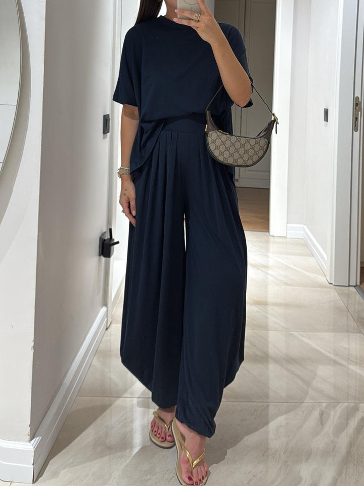 Light Gray Two-Piece Women's Set – Casual Top and Comfortable Wide Pants