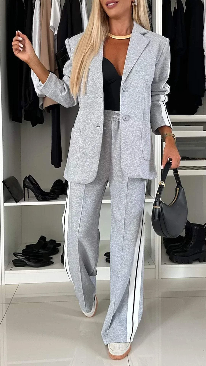 EliteEase VivaSet 2-Piece Set | Relaxed-Fit Blazer and Trousers for a Chic Look