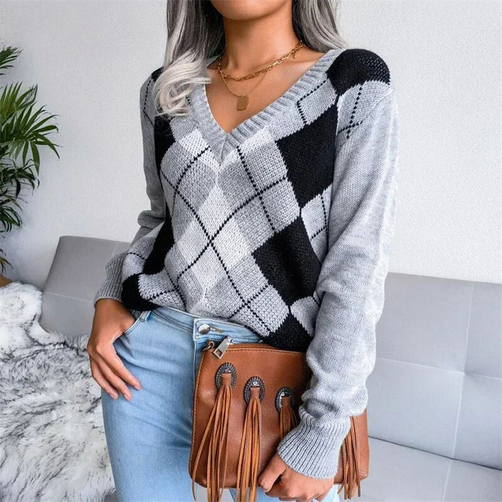 Lieve - Trendy V-Neck Knitted Sweater