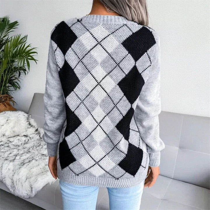 Lieve - Trendy V-Neck Knitted Sweater