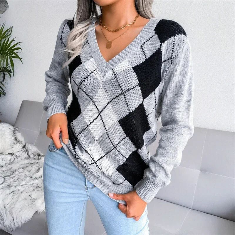 Lieve - Trendy V-Neck Knitted Sweater