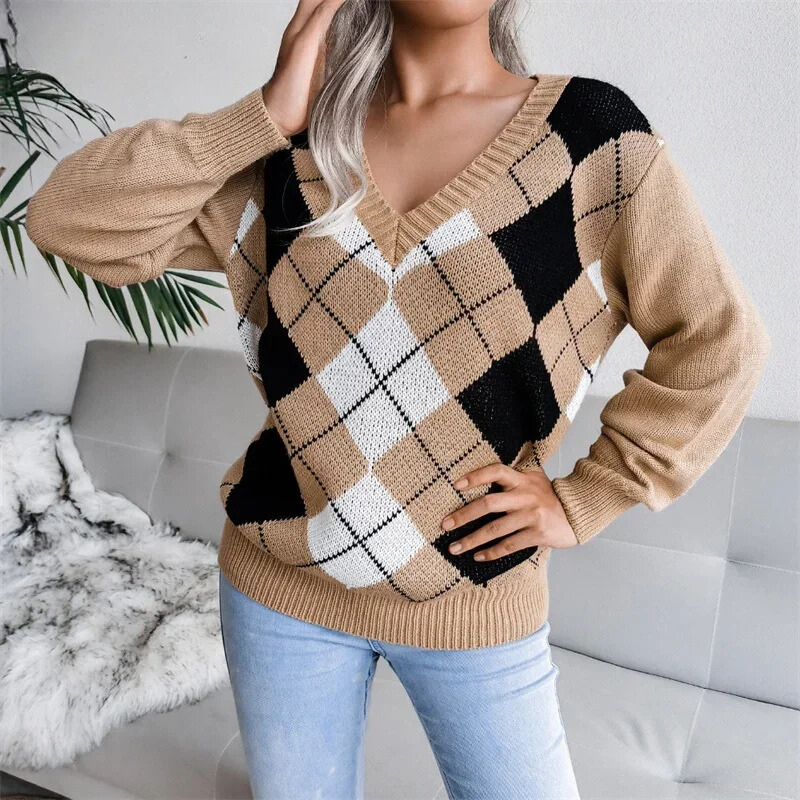 Lieve - Trendy V-Neck Knitted Sweater