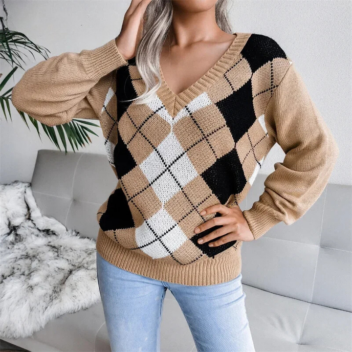Lieve - Trendy V-Neck Knitted Sweater